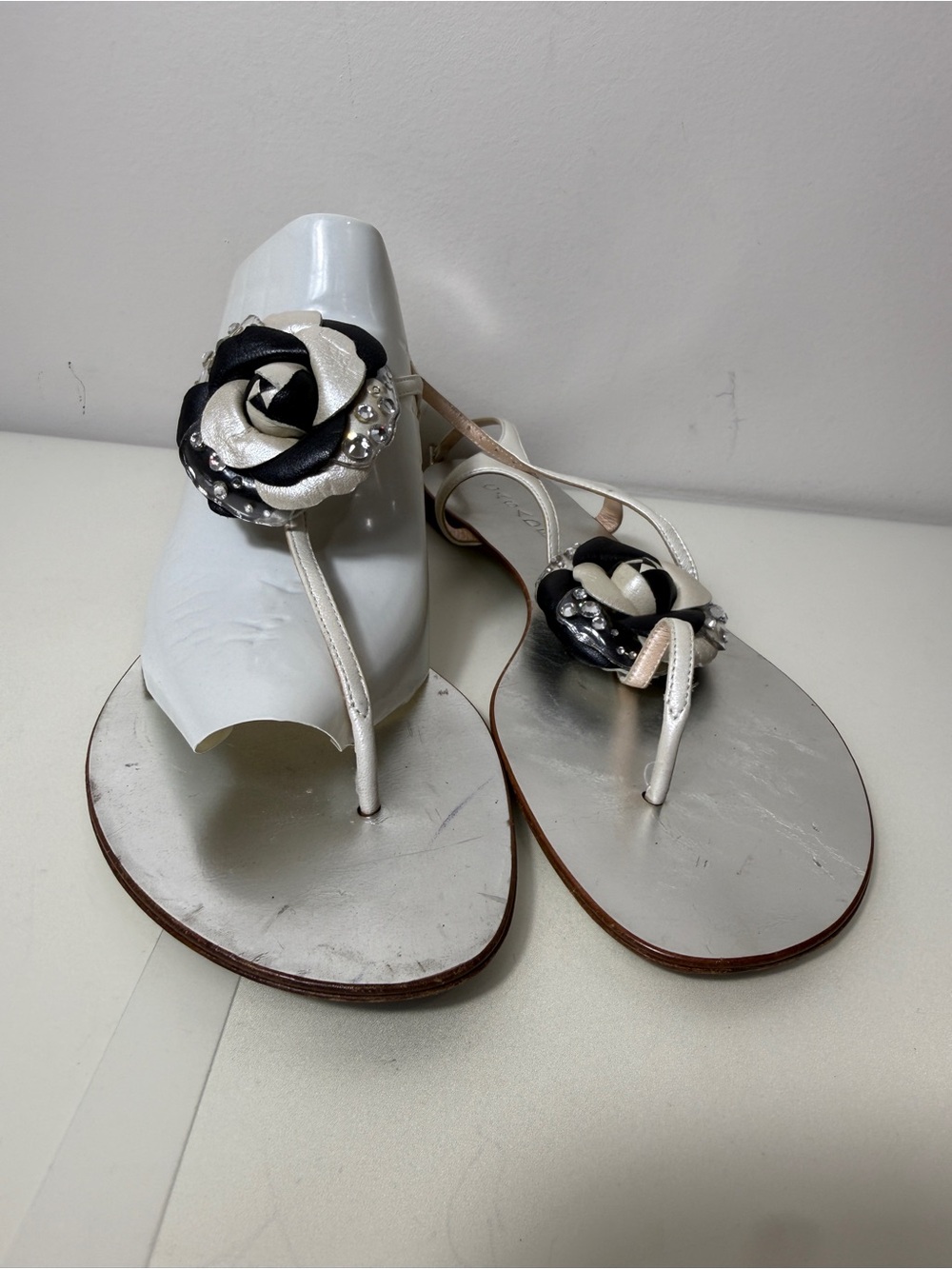 Casadei Silver Leather Camellia Flower Crystal Thong Sandals size 11